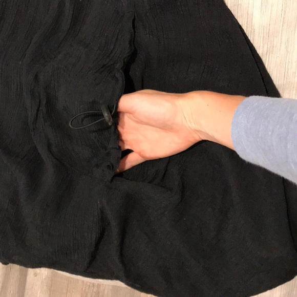 5/$30❄️ Red Coral triple wired collar tunic, black - Picture 4 of 5